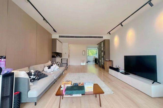 3BR Apartment near Caoxi Rd Metro (L3/L11)