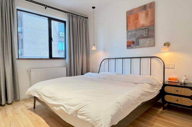 High-Floor 3BR Apartment near Nanjing Xi Lu (L2/L12/L13)