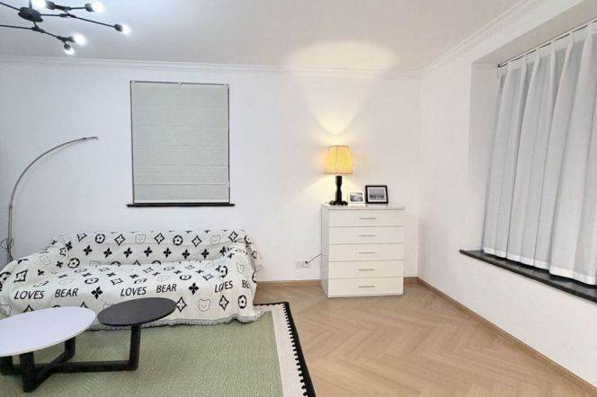 Spacious 2BR Apartment in Xujiahui