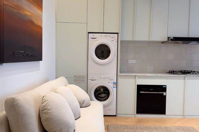 1BR Heritage Apartment near Nanjing Xi Lu with Terrace (L2/L12/L13)