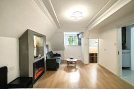 Historic High-Ceiling 1BR Lane House near Jing'an Temple (L2/L7/L14)