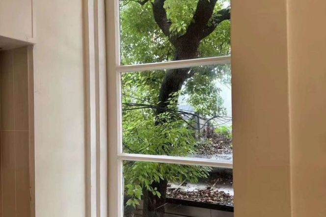 Spacious High-Ceiling 1BR Apartment in Jing'an