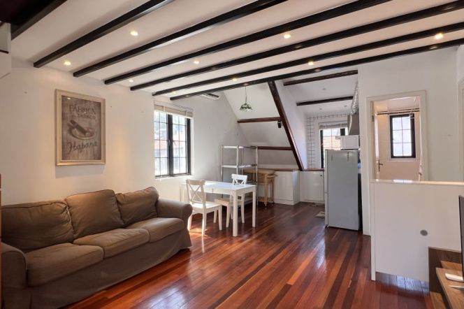 High-Ceiling 2BR Lane House in Old Xuhui with Green View