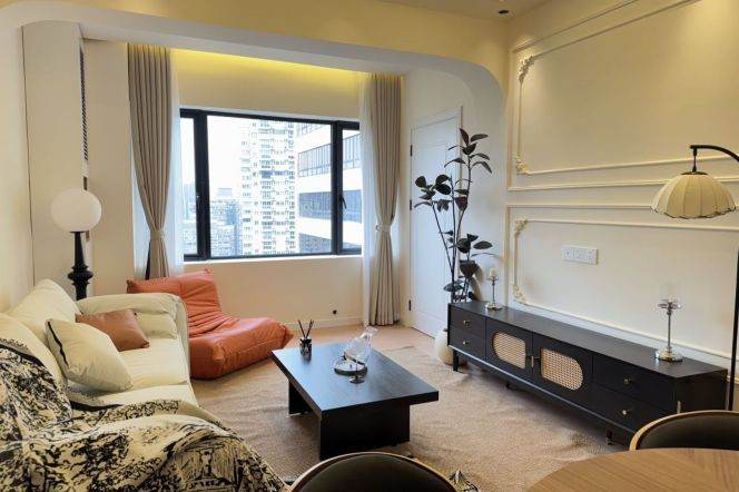 High-Floor Spacious 2BR Apartment near Dong'an Rd Metro (L4/L7)