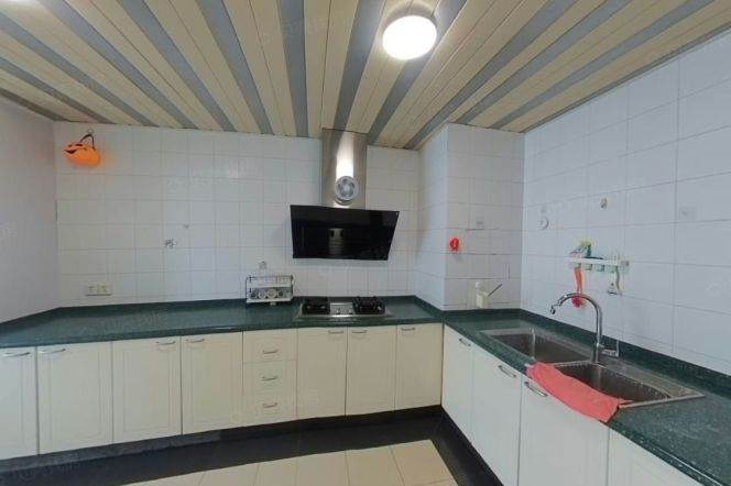 High-Floor Spacious High-Ceiling 2BR Apartment near Jiangsu Rd Metro with Outstanding View