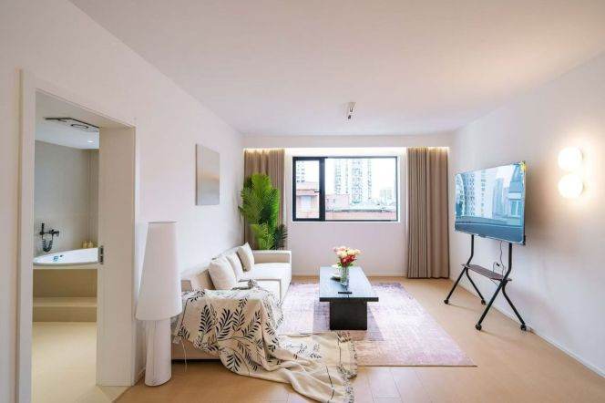 2BR Apartment near Changshou Rd Metro (L7/L13)