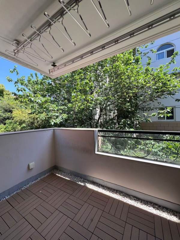 Housing image — Balcony