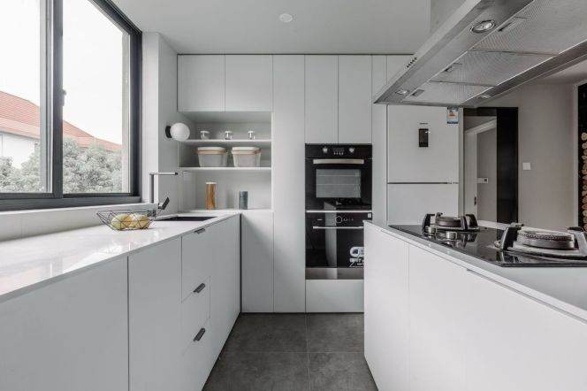 High-Ceiling 3BR Apartment in Hongqiao CBD with Outstanding View