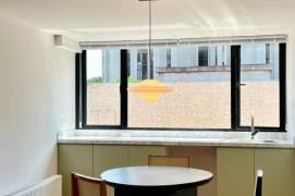 High-Ceiling 3BR Apartment near Jiaotong University Metro