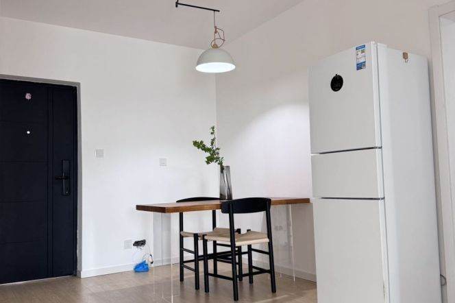 2BR Apartment near Wuzhong Road Metro with Floor-to-Ceiling Windows (L15)