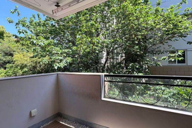 2BR Heritage Apartment near Jiangsu Rd Metro with Green View (L2/L11)