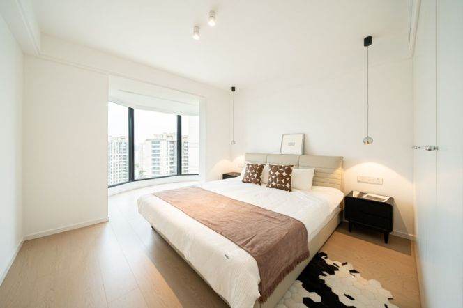 High-Floor Spacious 2BR Apartment near Shanghai Indoor Stadium Metro (L1/L4)