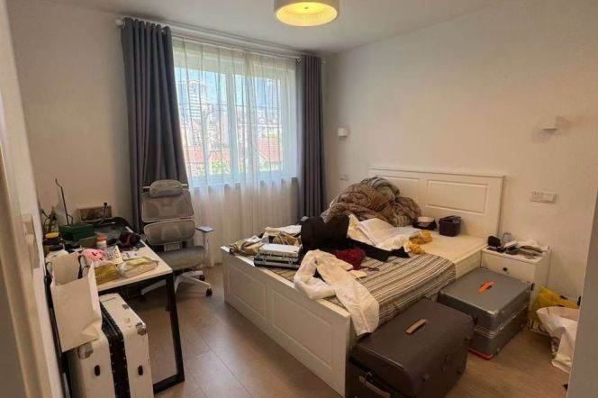 Spacious 2BR Apartment in Jing'an (L7)