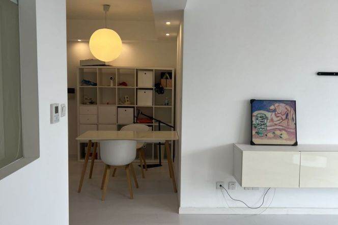 High-Floor Spacious 2BR Apartment near Jiangsu Rd Metro