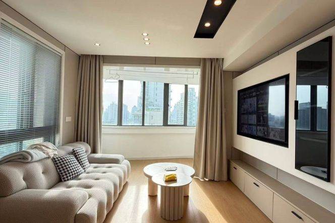 1BR Apartment at Top Of City (L13)