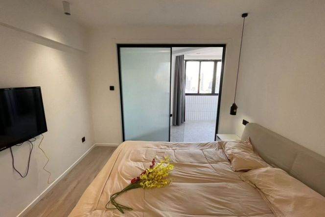 High-Floor 2BR Apartment in Jing'an (L7)