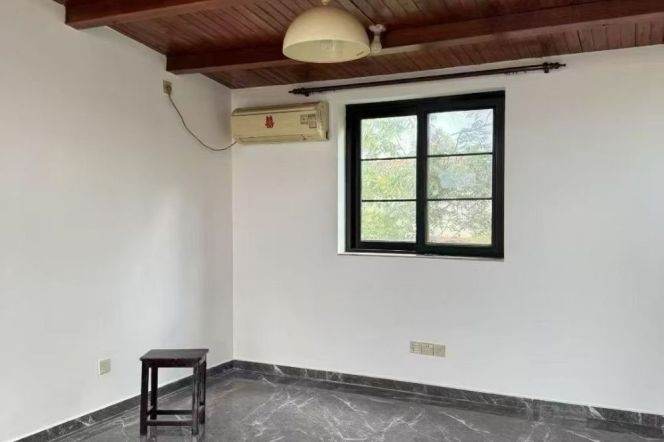 High-Ceiling 2BR Lane House in Old Xuhui with Green View (L1/L7)