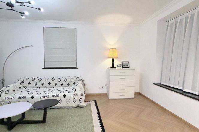 Spacious 2BR Apartment in Xujiahui