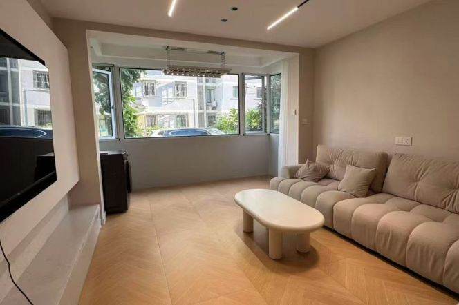 3BR Apartment near Songhong Rd Metro