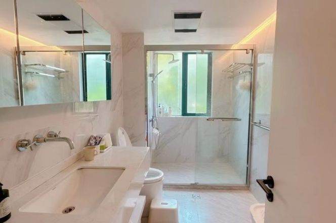 3BR Apartment near Caoxi Rd Metro (L3/L11)
