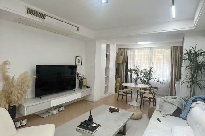 Spacious 1BR Apartment in Old Xuhui (L1/L7/L9)