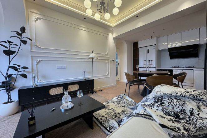 High-Floor Spacious 2BR Apartment near Dong'an Rd Metro (L4/L7)