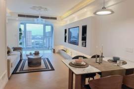High-Floor 2BR Apartment near South Xizang Rd Metro (L4/L8)