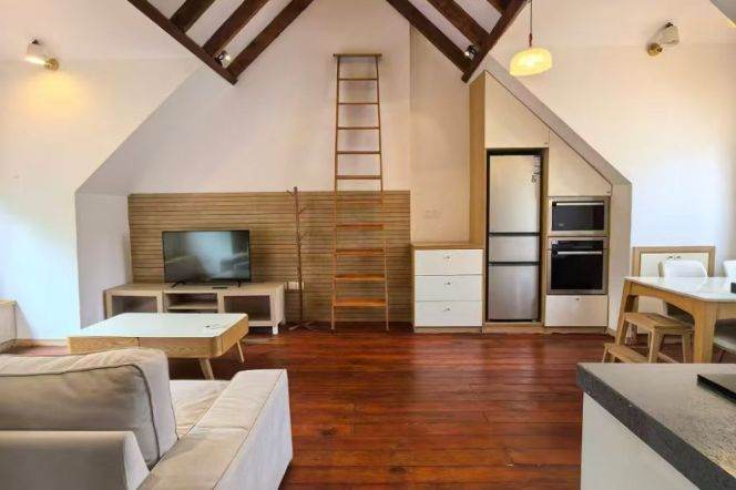 1BR Lane House in Old Xuhui with Terrace