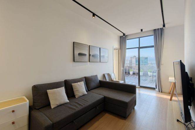High-Floor 1BR Apartment near Zhongshan Park