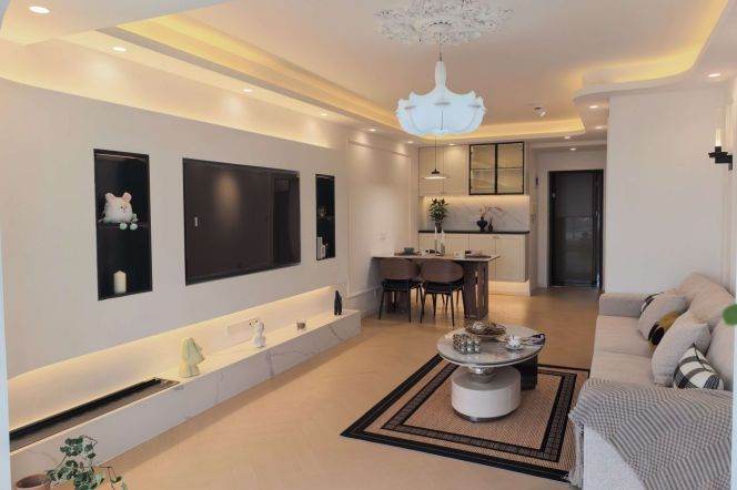 High-Floor 2BR Apartment near South Xizang Rd Metro (L4/L8)