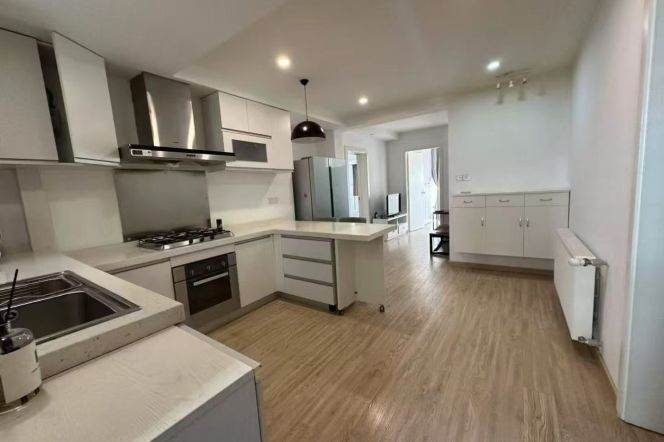 2BR Apartment near Changshu Rd Metro