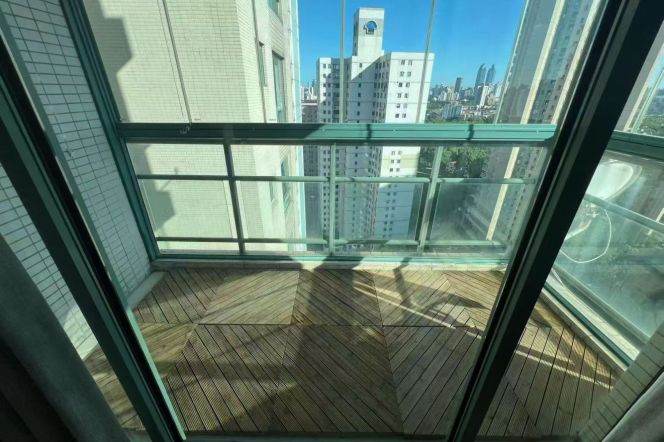 High-Floor Spacious 2BR Apartment in Old Xuhui