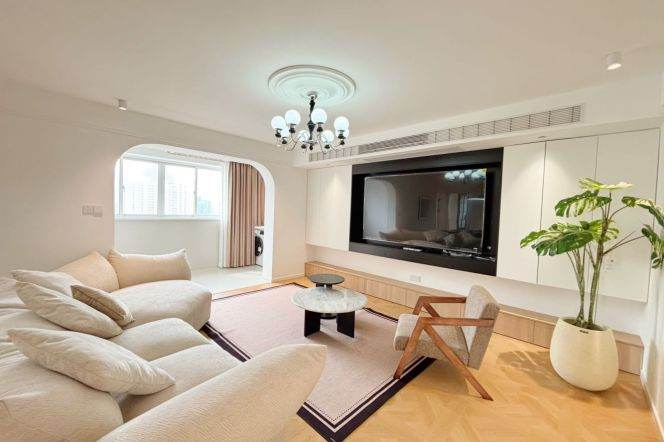 High-Floor 3BR Apartment in Lujiazui (L2/L14)