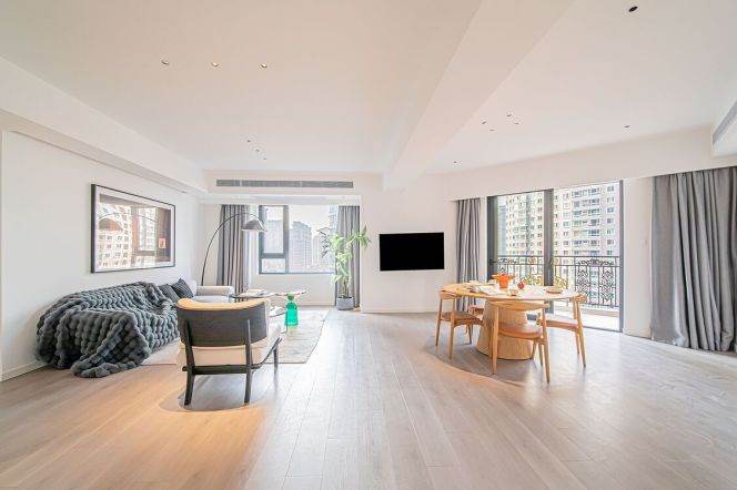 Spacious 3BR Apartment near Jing'an Temple with Floor-to-Ceiling Windows