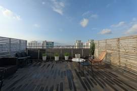 High-Floor 1BR Apartment near Zhongshan Park