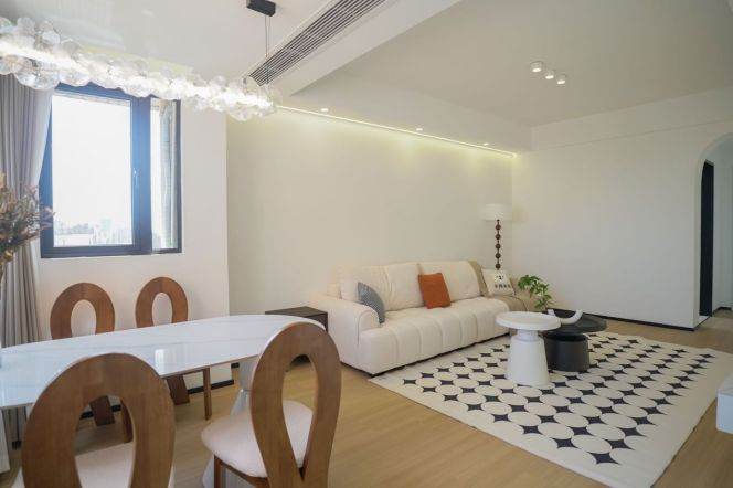 High-Floor 1BR Apartment in Laoximen (L8/L9)