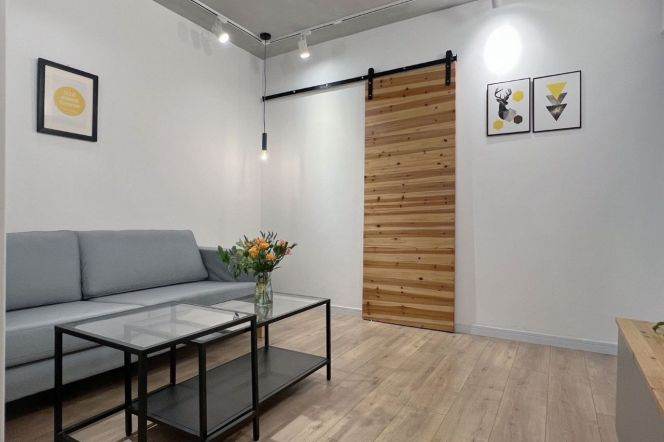 2BR Apartment near Jiangsu Rd Metro (L11/L13)