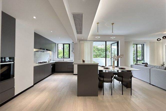 Spacious 2BR Apartment in Gubei (L10/L15)