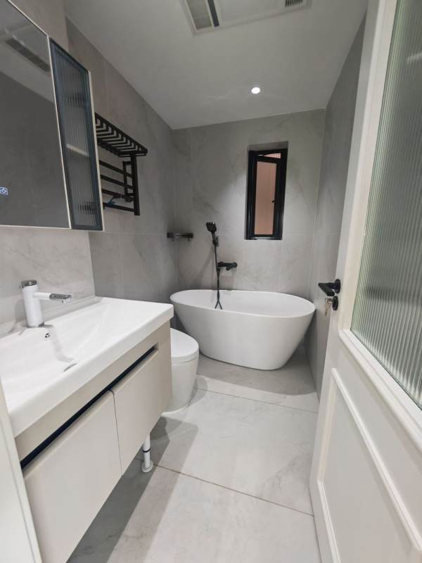 Housing image — Bathroom