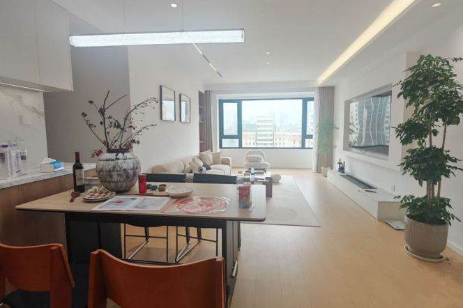 Spacious 2BR Apartment near Shanghai Railway Station Metro (L13)