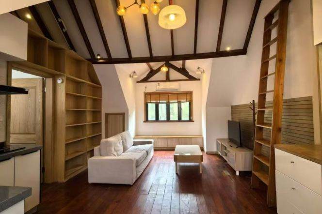 1BR Lane House in Old Xuhui with Terrace