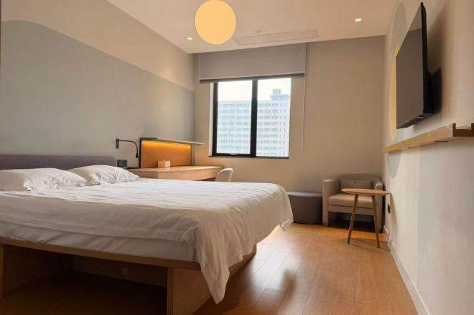 1BR Serviced Apartment near Huangxing Park Metro (L8)