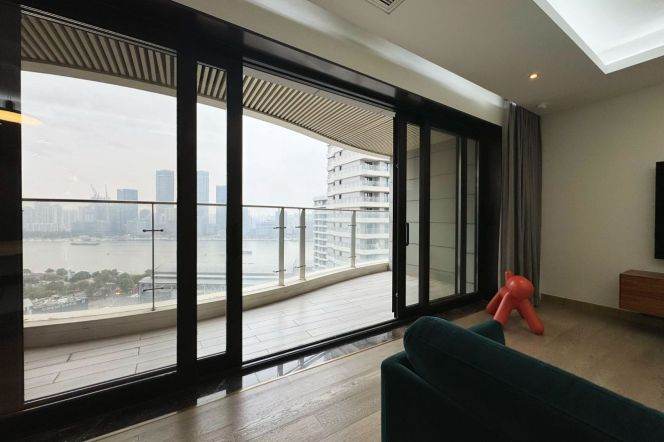Spacious 2BR Apartment in Lujiazui with River View (L4/L14)