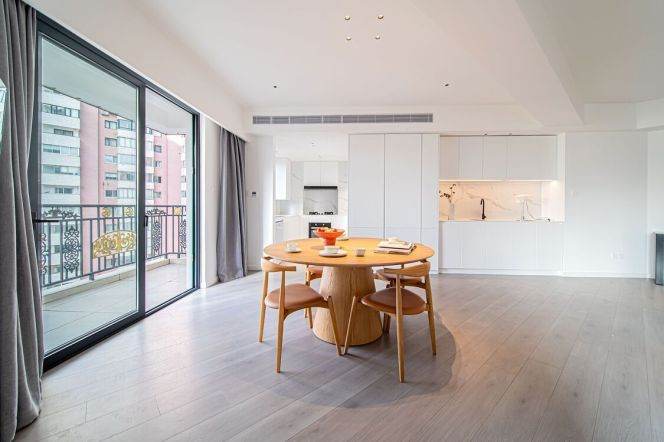 Spacious 3BR Apartment near Jing'an Temple with Floor-to-Ceiling Windows
