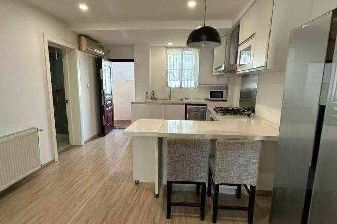 2BR Apartment near Changshu Rd Metro