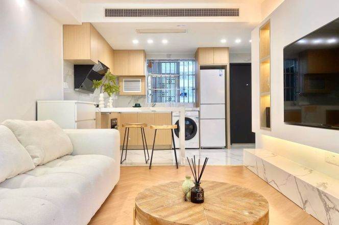 Spacious 1BR Apartment in Xujiahui (L1/L4)