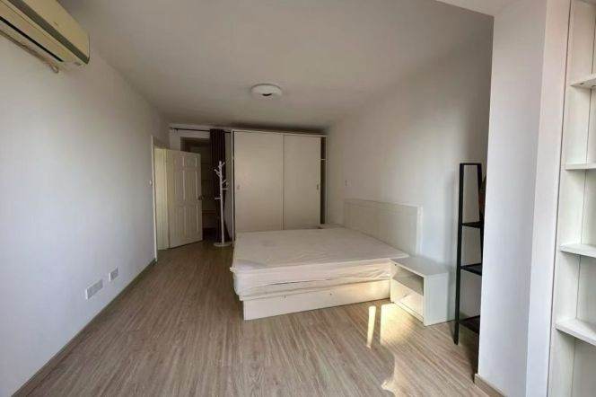 2BR Apartment near Changshu Rd Metro