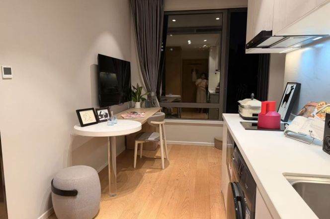 1BR Serviced Apartment near Xinjiangwancheng Metro with Terrace