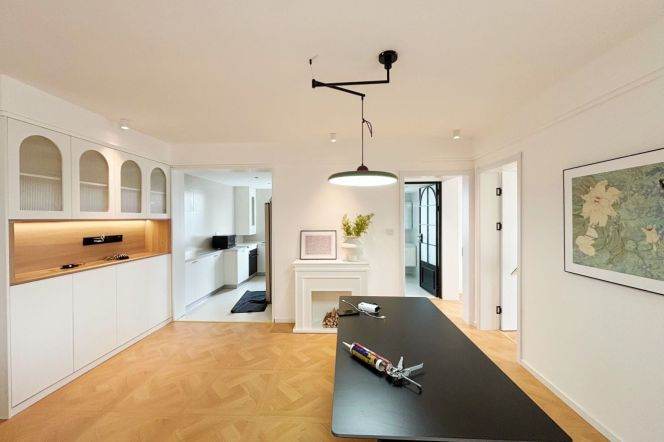 High-Floor 3BR Apartment in Lujiazui (L2/L14)