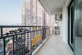 Spacious 3BR Apartment near Jing'an Temple with Floor-to-Ceiling Windows
